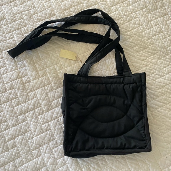 Handcrafted in Panama bright colorful quilted tropical toucan top zip bag - Picture 5 of 9